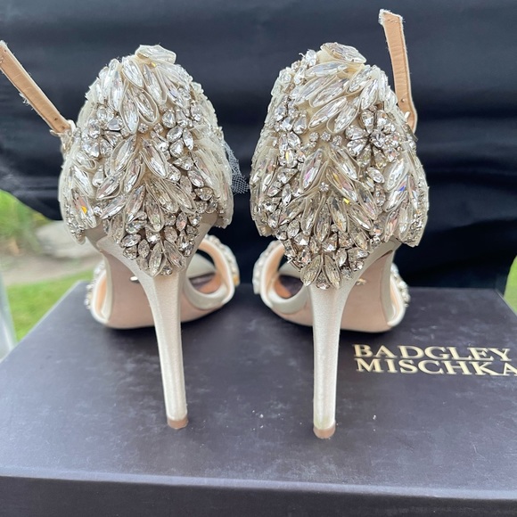 Badgley Mischka - Picture 4 of 6